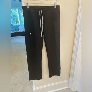 - Figs Women’s Kade cargo scrub pants BLACK medium petite MP